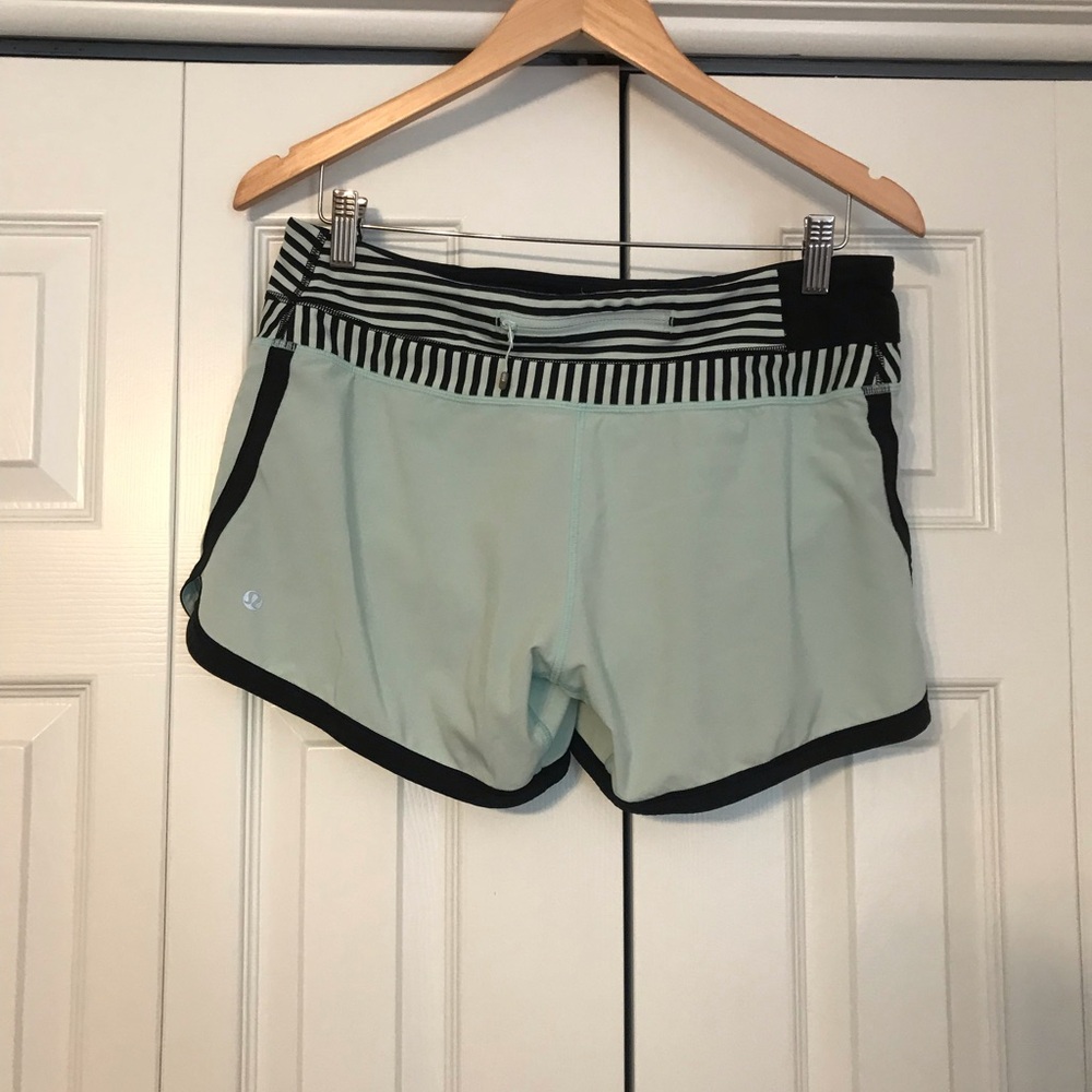 Lululemon Groovy Run Short sz 8 color mint and black EUC